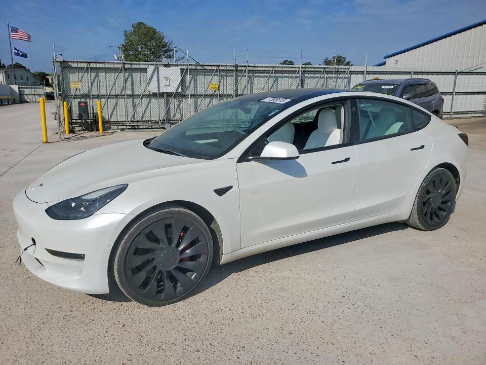77395515 :رقم المزاد ، 5YJ3E1EC3NF242832 vin ، 2022 Tesla Model 3 مزاد بيع