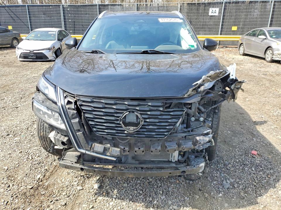 47162676 :رقم المزاد ، 5N1BT3CB1NC701887 vin ، 2022 Nissan Rogue مزاد بيع