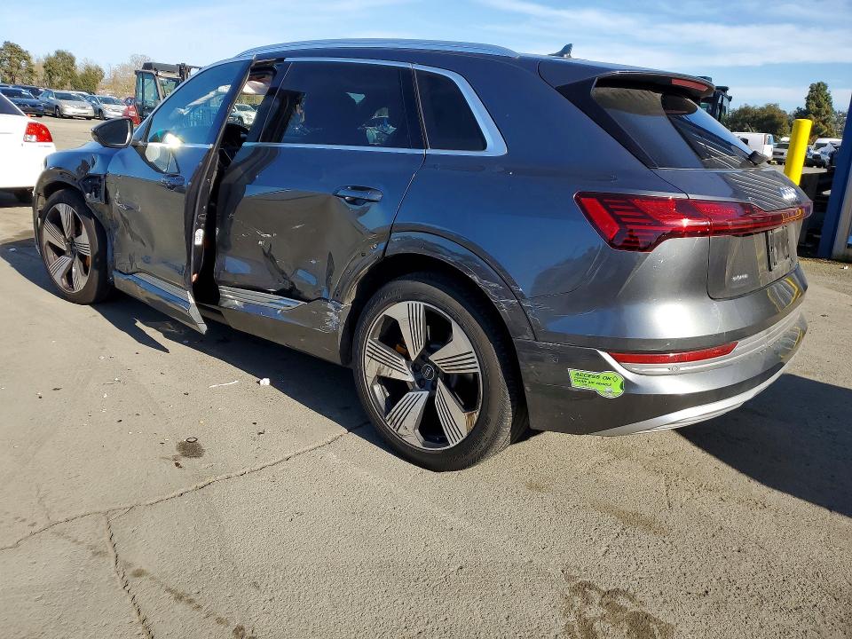 Продажа на аукционе авто 2019 Audi E-tron, vin: WA1VAAGE9KB007122, номер лота: 45661376