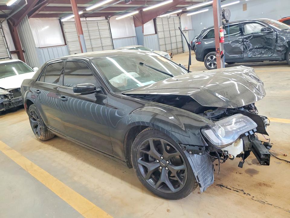 46733316 :رقم المزاد ، 2C3CCABG6MH528877 vin ، 2021 Chrysler 300 مزاد بيع