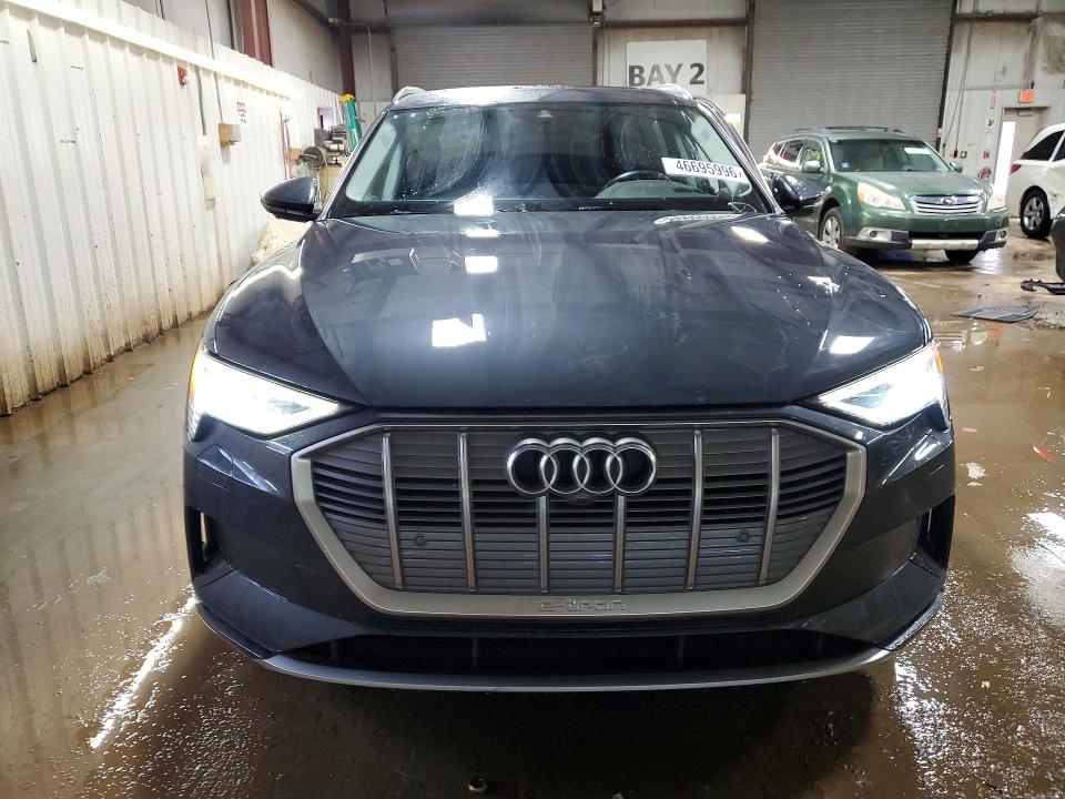 46695996 :رقم المزاد ، WA1LAAGE7MB003631 vin ، 2021 Audi E-tron مزاد بيع