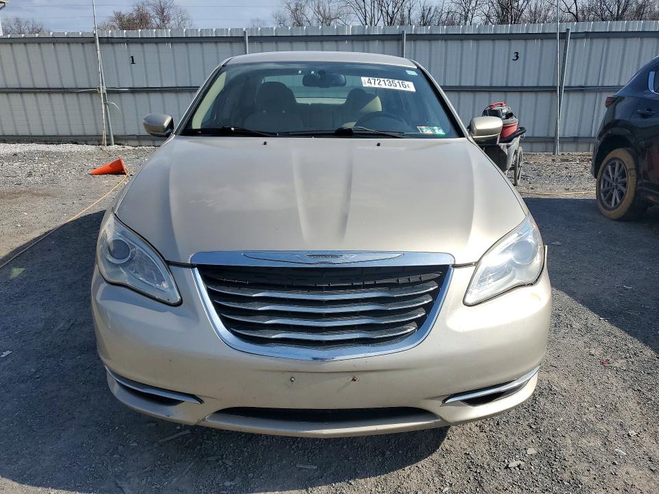 47213516 :رقم المزاد ، 1C3CCBBB0DN651852 vin ، 2013 Chrysler 200 مزاد بيع