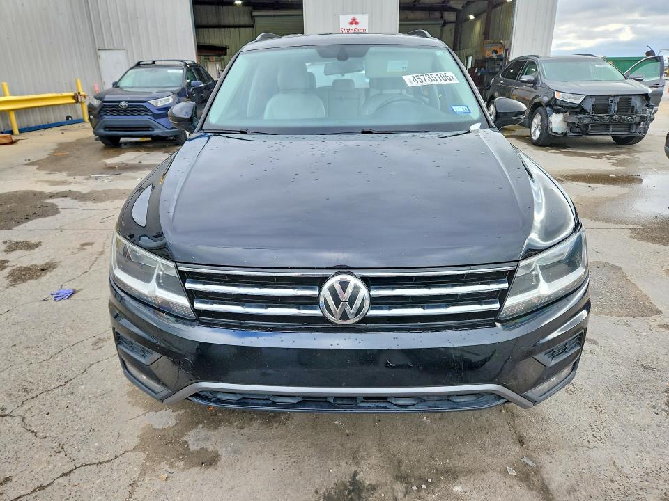 45735106 :رقم المزاد ، 3VV3B7AX1JM033052 vin ، 2018 Volkswagen Tiguan مزاد بيع