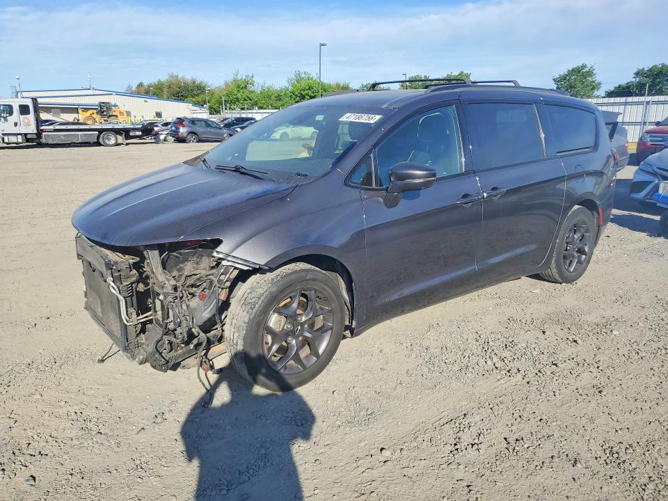 47186756 :رقم المزاد ، 2C4RC1GG6JR358248 vin ، 2018 Chrysler Pacifica مزاد بيع