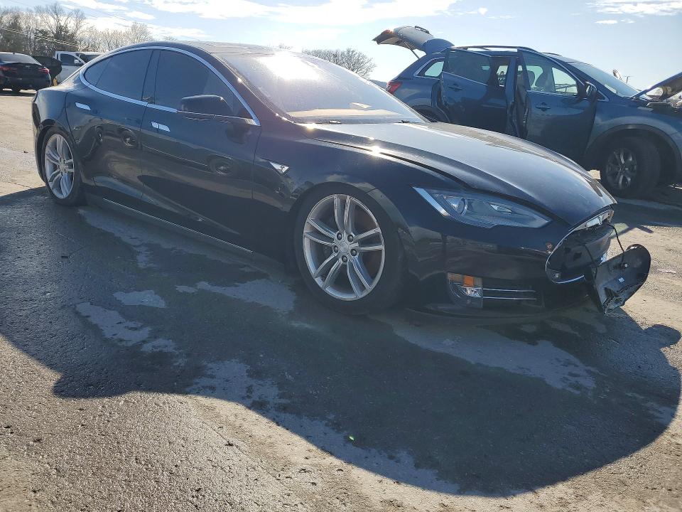 46069326 :رقم المزاد ، 5YJSA1H2XFF089815 vin ، 2015 Tesla Model S مزاد بيع
