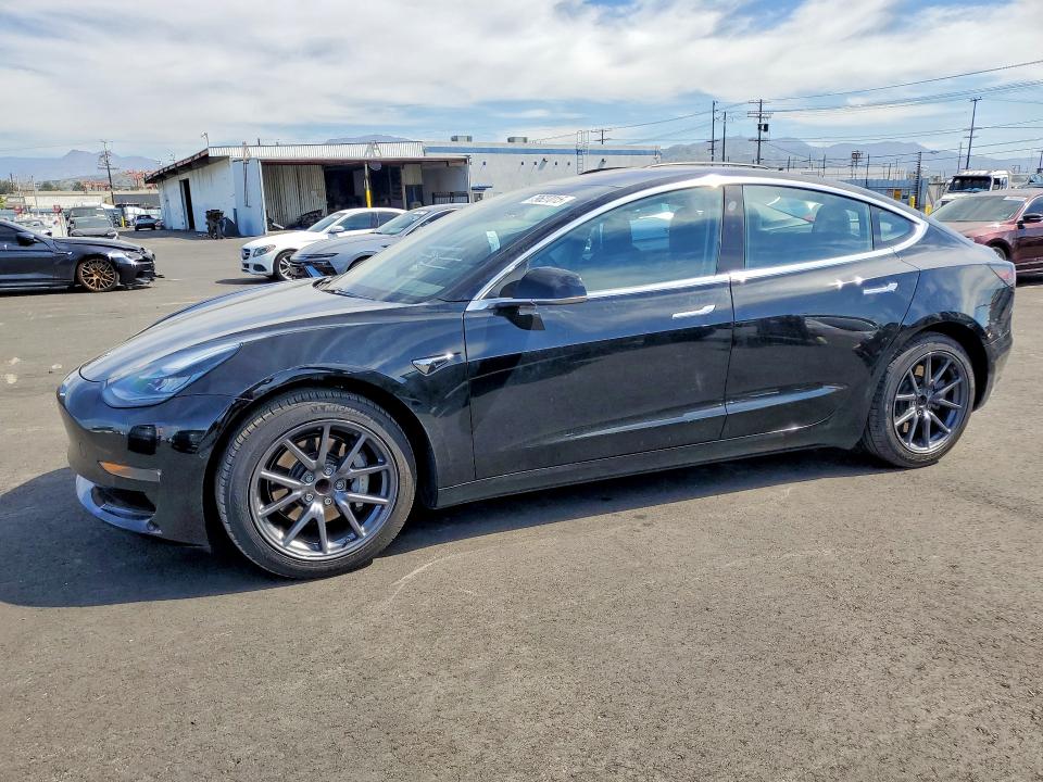 79627015 :رقم المزاد ، 5YJ3E1EA9JF012477 vin ، 2018 Tesla Model 3 مزاد بيع