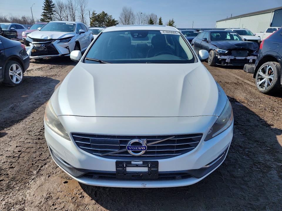 41820006 :رقم المزاد ، YV1612TC7F2315006 vin ، 2015 Volvo S60 مزاد بيع
