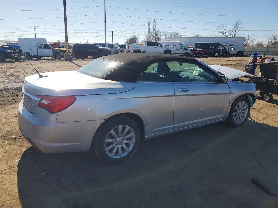 79615555 :رقم المزاد ، 1C3BC2EG1BN536502 vin ، 2011 Chrysler 200 مزاد بيع