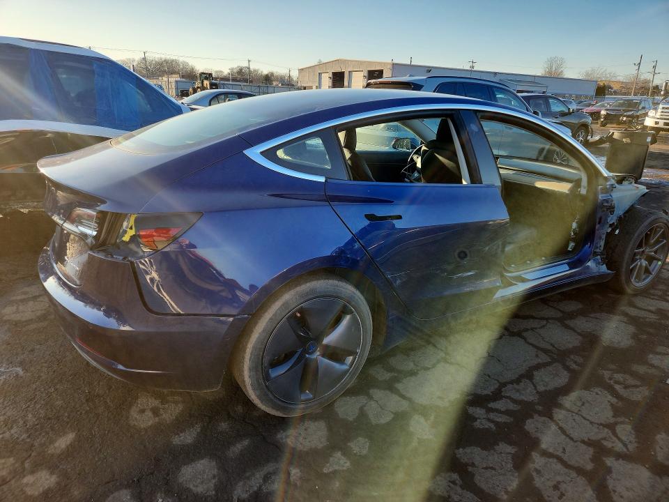 78229445 :رقم المزاد ، 5YJ3E1EB9JF120137 vin ، 2018 Tesla Model 3 مزاد بيع