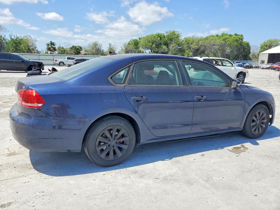 47133066 :رقم المزاد ، 1VWAT7A33FC041529 vin ، 2015 Volkswagen Passat مزاد بيع