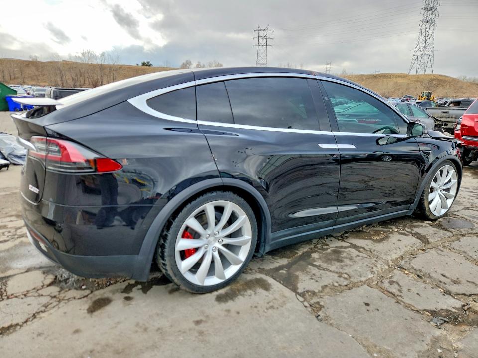 79644345 :رقم المزاد ، 5YJXCBE40HF051766 vin ، 2017 Tesla Model X مزاد بيع
