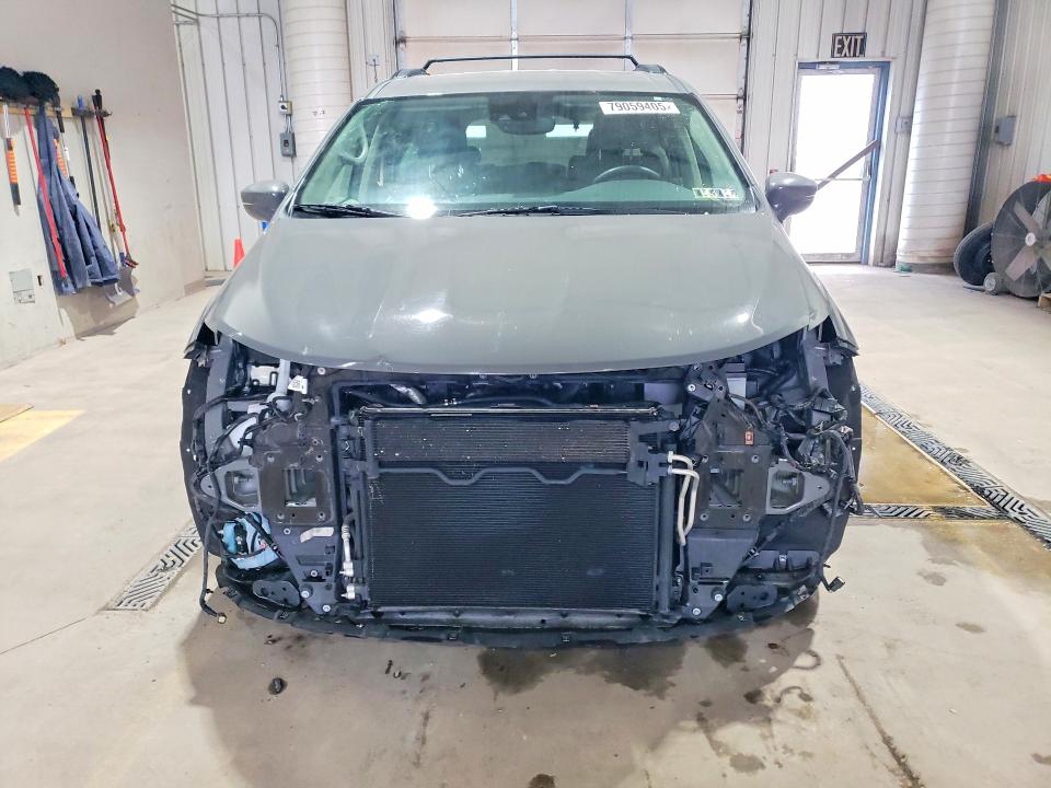 Продажа на аукционе авто 2022 Chrysler Pacifica, vin: 2C4RC1BG8NR233829, номер лота: 79059405