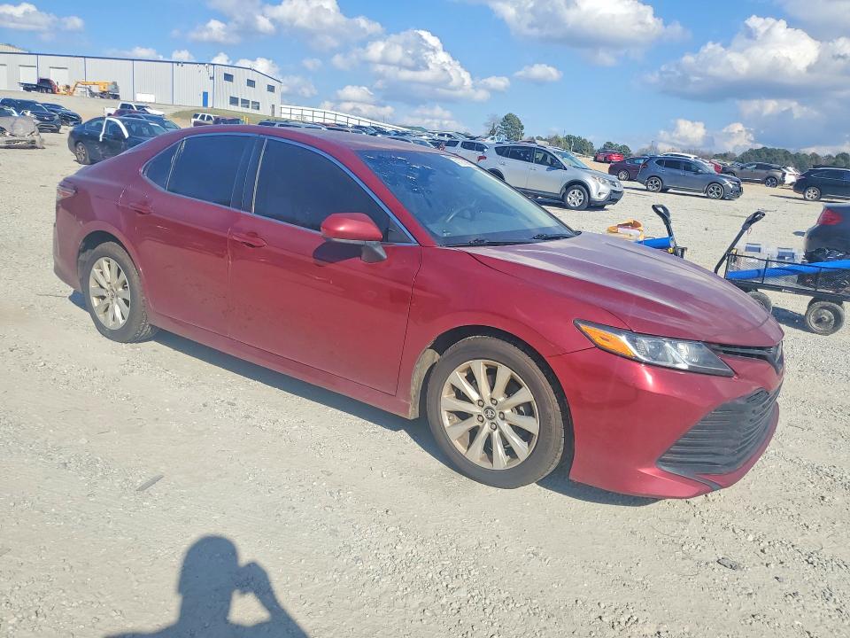 41787296 :رقم المزاد ، 4T1B11HK2JU535550 vin ، 2018 Toyota Camry مزاد بيع