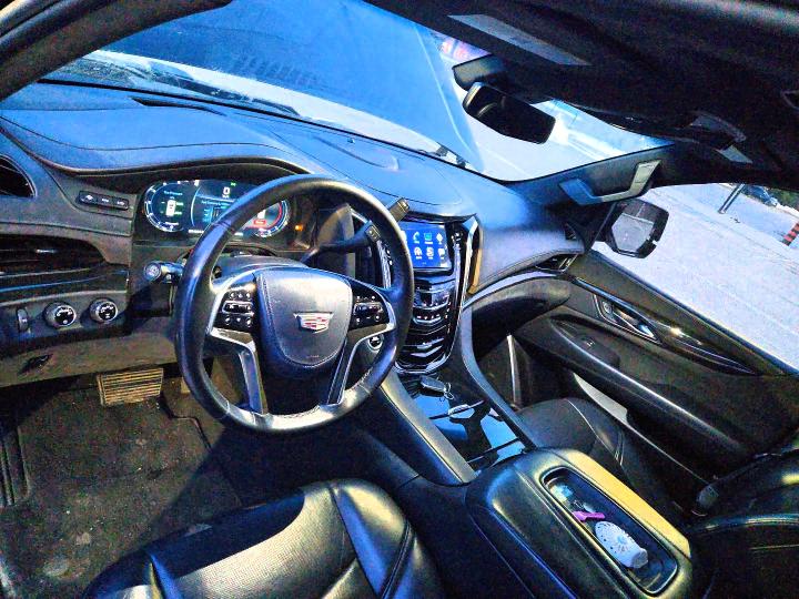 46585076 :رقم المزاد ، 1GYS4DKJXHR168885 vin ، 2017 Cadillac Escalade مزاد بيع