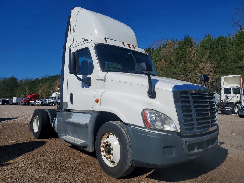 2016 Freightliner Cascadia 1 მანქანა იყიდება აუქციონზე, vin: 1FUBGEDV7GLHC5652, აუქციონის ნომერი: 77515815