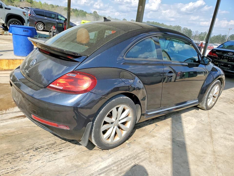 47828376 :رقم المزاد ، 3VWF17AT3HM618198 vin ، 2017 Volkswagen Beetle مزاد بيع