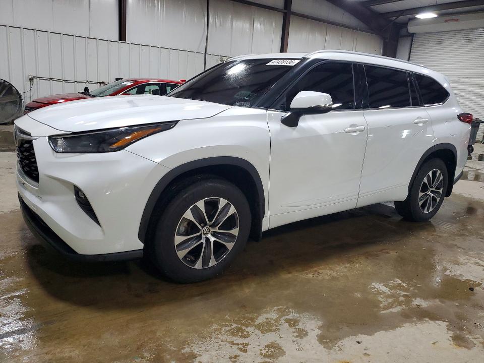 2022 Toyota Highlander მანქანა იყიდება აუქციონზე, vin: 5TDGZRBH1NS578849, აუქციონის ნომერი: 47439136