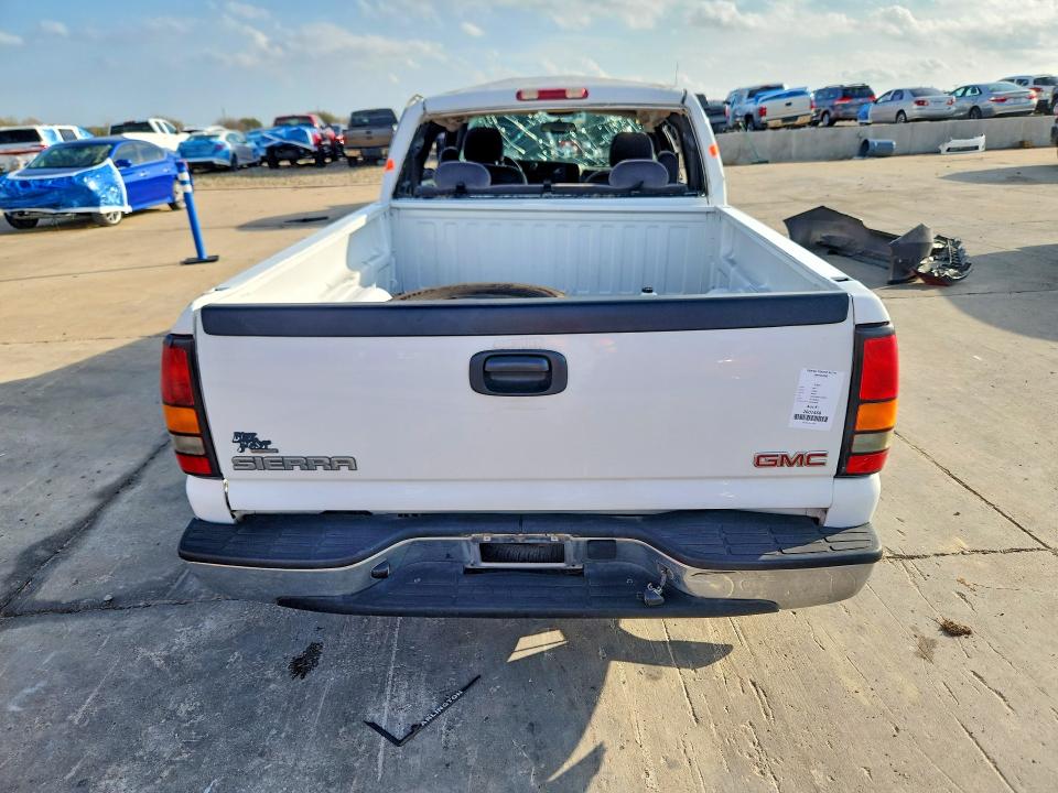 Продажа на аукционе авто 2005 Gmc New Sierra, vin: 2GTEC19V451177969, номер лота: 45627636