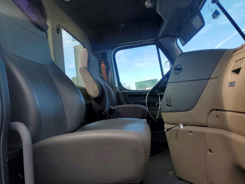 46211856 :رقم المزاد ، 1FUBGEDV9GLHC5653 vin ، 2016 Freightliner Cascadia 125 مزاد بيع