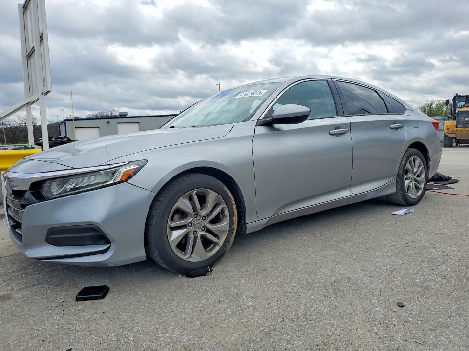 41989846 :رقم المزاد ، 1HGCV1F13JA072733 vin ، 2018 Honda Accord مزاد بيع