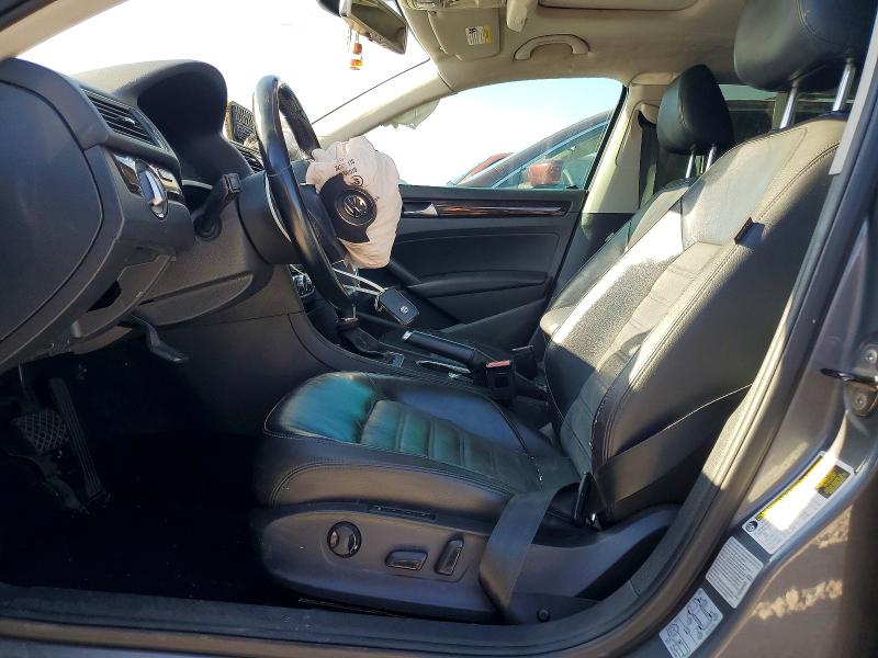 46710806 :رقم المزاد ، 1VWCV7A34FC010017 vin ، 2015 Volkswagen Passat مزاد بيع