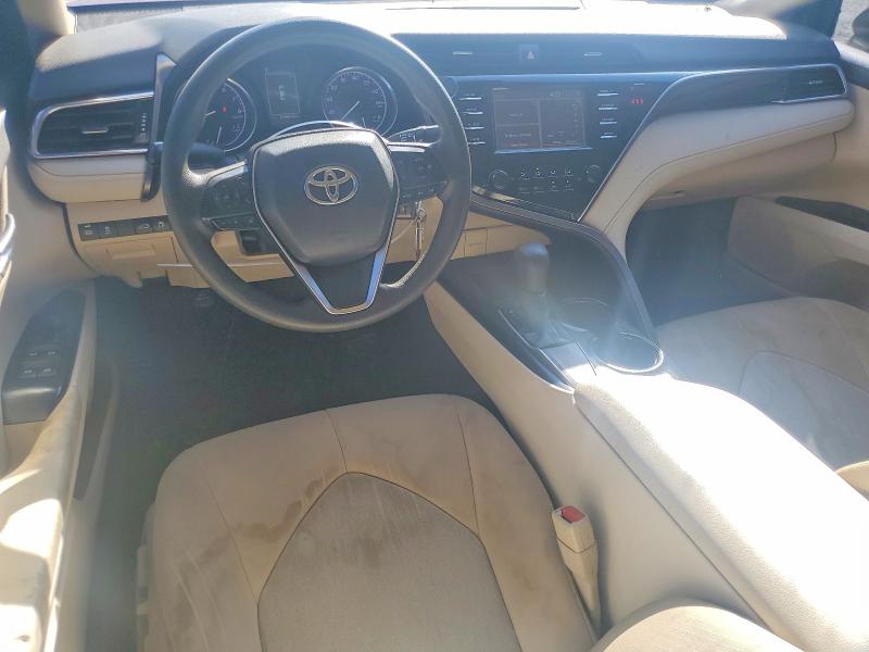41787296 :رقم المزاد ، 4T1B11HK2JU535550 vin ، 2018 Toyota Camry مزاد بيع