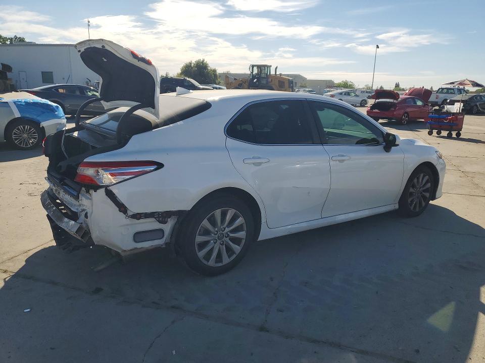 47656896 :رقم المزاد ، 4T1C11AK4LU311911 vin ، 2020 Toyota Camry مزاد بيع