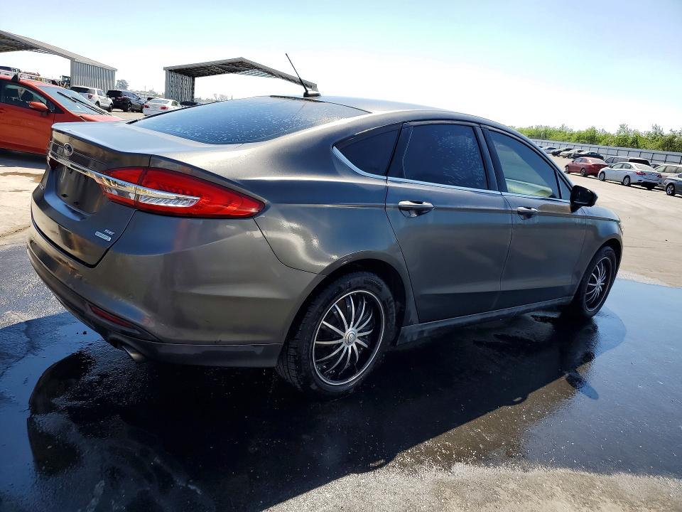 41737646 :رقم المزاد ، 3FA6P0HD4HR255622 vin ، 2017 Ford Fusion مزاد بيع