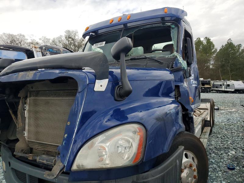 79551465 :رقم المزاد ، 1FUJGEBG1ASAT5199 vin ، 2010 Freightliner Cascadia مزاد بيع
