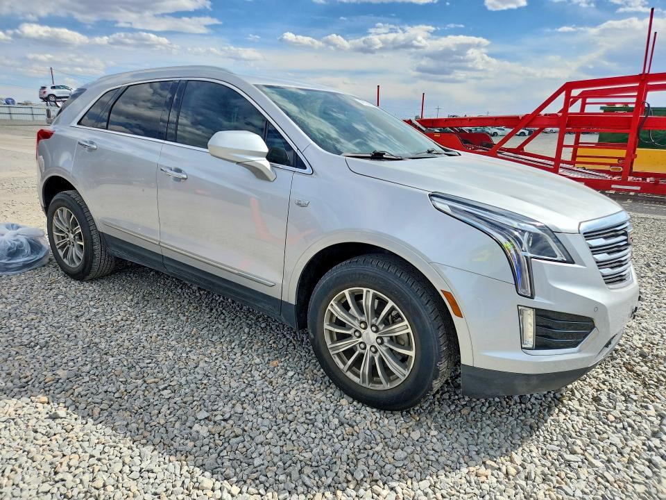 48104176 :رقم المزاد ، 1GYKNDRS1HZ304588 vin ، 2017 Cadillac Xt5 مزاد بيع