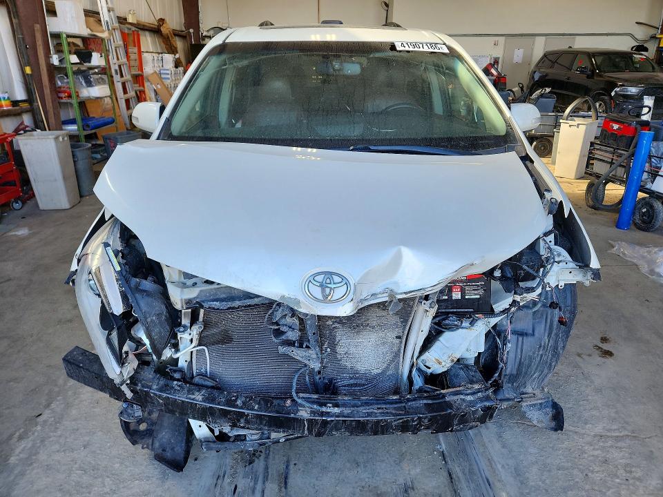 2017 Toyota Sienna მანქანა იყიდება აუქციონზე, vin: 5TDDZ3DC7HS174220, აუქციონის ნომერი: 41907186