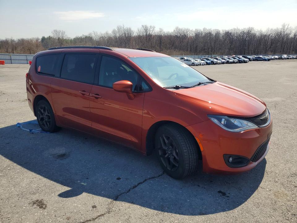 47370986 :رقم المزاد ، 2C4RC1EG7JR309563 vin ، 2018 Chrysler Pacifica مزاد بيع