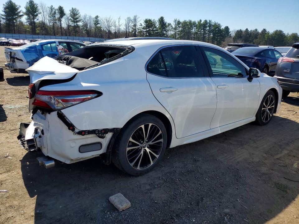 2018 Toyota Camry მანქანა იყიდება აუქციონზე, vin: 4T1B11HK4JU643894, აუქციონის ნომერი: 49740526