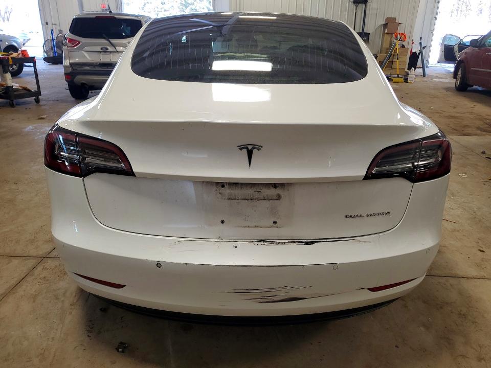 46840086 :رقم المزاد ، 5YJ3E1EB9JF122289 vin ، 2018 Tesla Model 3 مزاد بيع