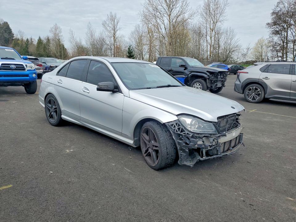 Продаж на аукціоні авто 2013 Mercedes-benz C, vin: WDDGF4HB0DA833152, номер лоту: 47267506