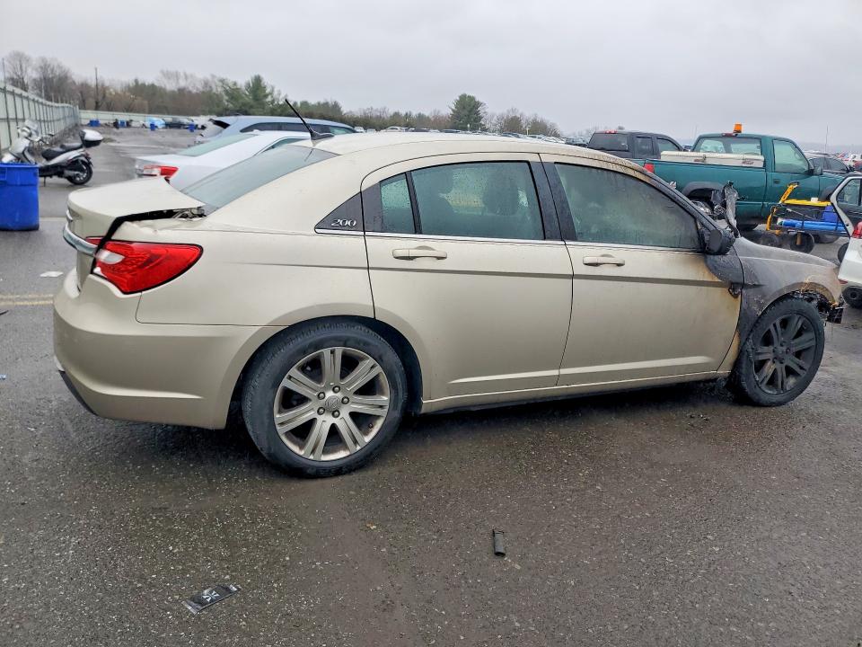 46958716 :رقم المزاد ، 1C3CCBBB8DN734378 vin ، 2013 Chrysler 200 مزاد بيع