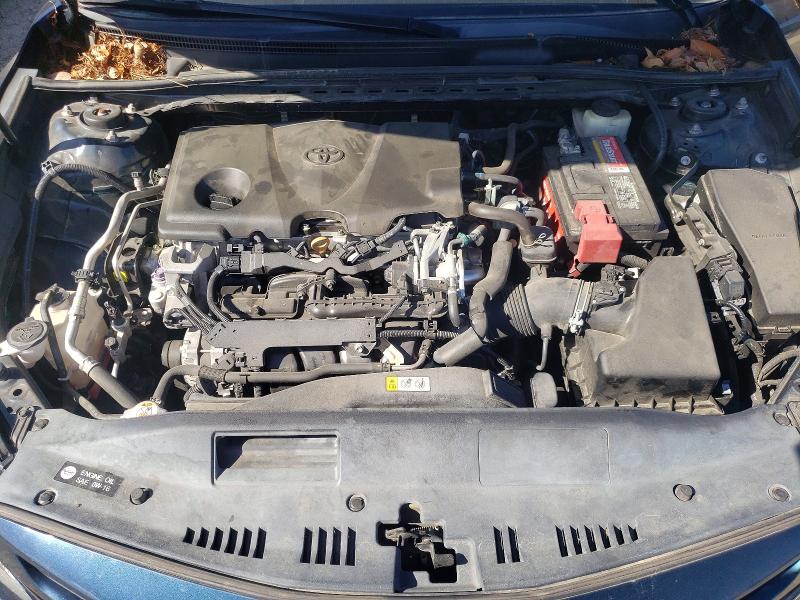 79717375 :رقم المزاد ، 4T1B61HK0JU599085 vin ، 2018 Toyota Camry مزاد بيع