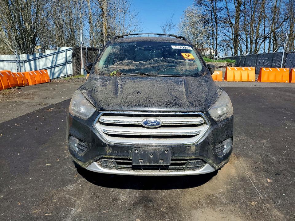 46957736 :رقم المزاد ، 1FMCU9GD8JUA86811 vin ، 2018 Ford Escape مزاد بيع