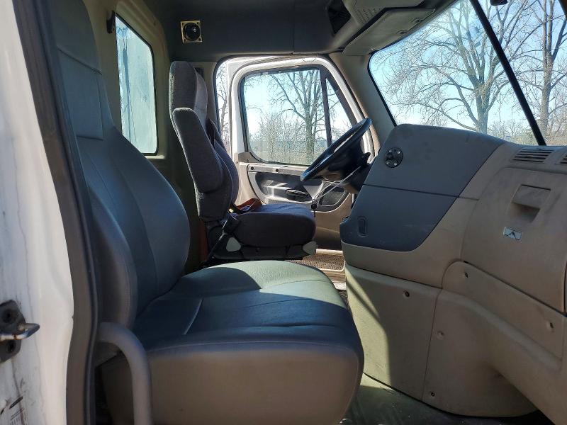 Продажа на аукционе авто 2016 Freightliner Cascadia 125, vin: 1FUBGEDV8GLHC5711, номер лота: 46205946