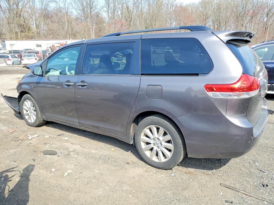 47684206 :رقم المزاد ، 5TDDK3DC3ES080819 vin ، 2014 Toyota Sienna مزاد بيع