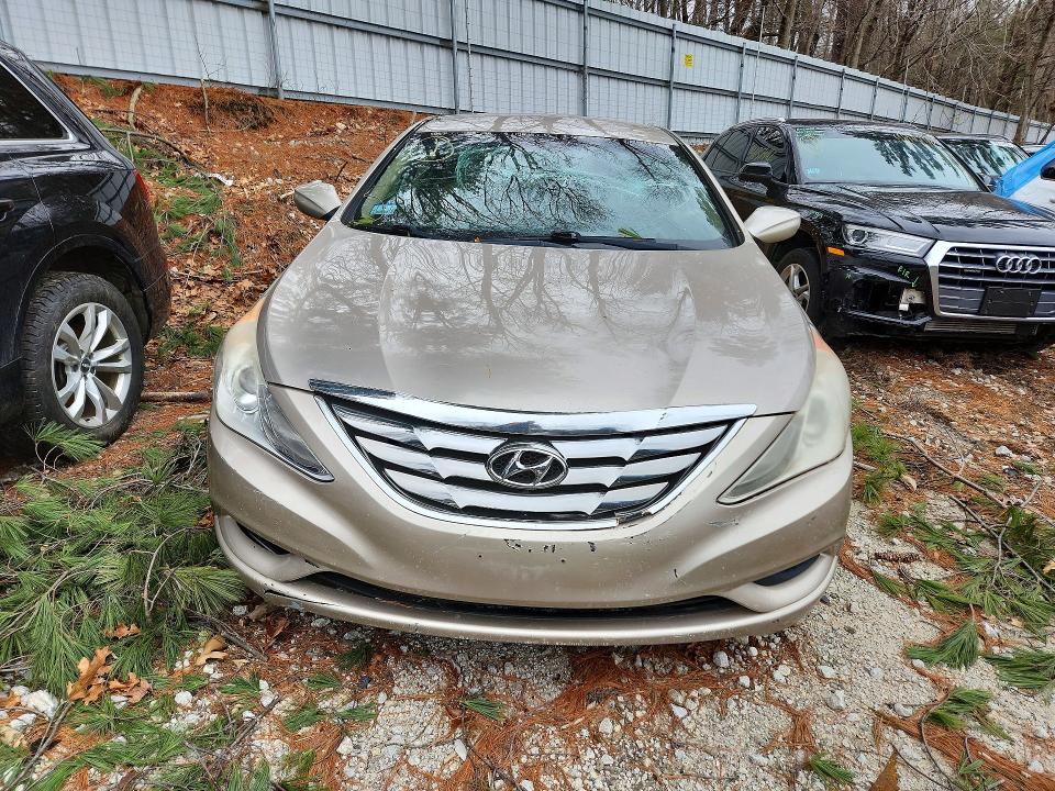 72826135 :رقم المزاد ، 5NPEB4AC7CH321511 vin ، 2012 Hyundai Sonata مزاد بيع