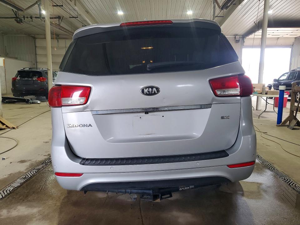 46507186 :رقم المزاد ، KNDMC5C13F6022719 vin ، 2015 Kia Sedona مزاد بيع