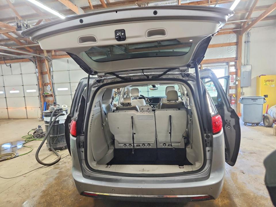 46021126 :رقم المزاد ، 2C4RC1BG1JR236131 vin ، 2018 Chrysler Pacifica مزاد بيع