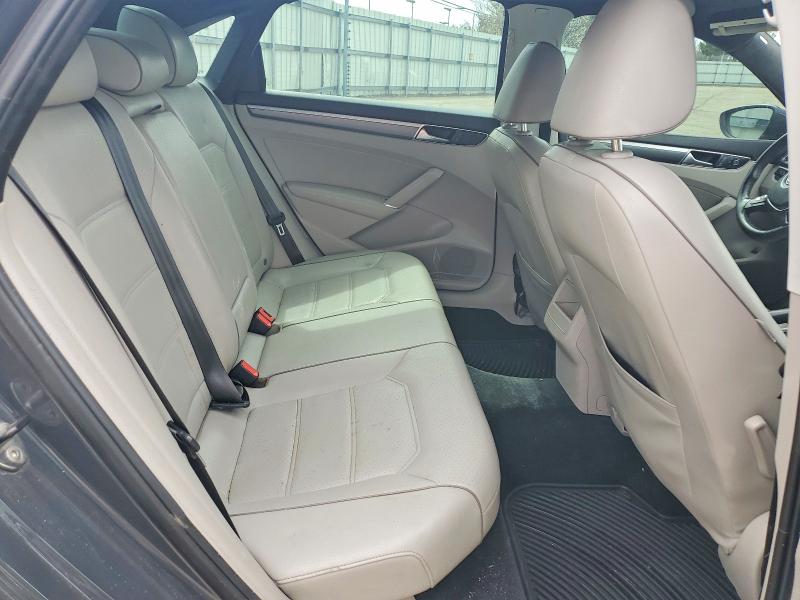 47670216 :رقم المزاد ، 1VWAT7A36GC061016 vin ، 2016 Volkswagen Passat مزاد بيع