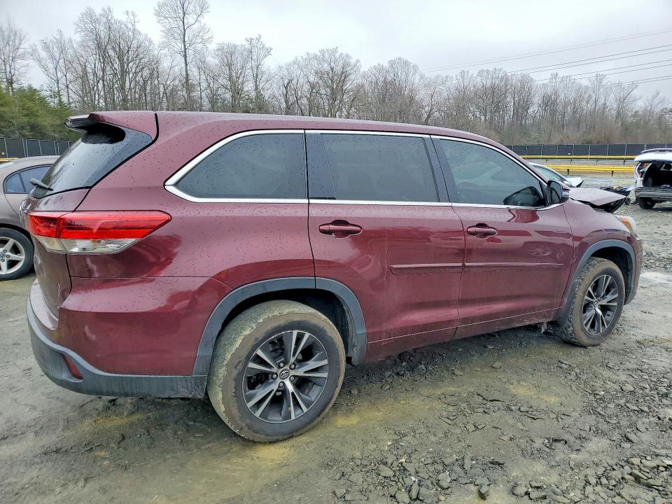 41696866 :رقم المزاد ، 5TDBZRFH6JS495447 vin ، 2018 Toyota Highlander مزاد بيع