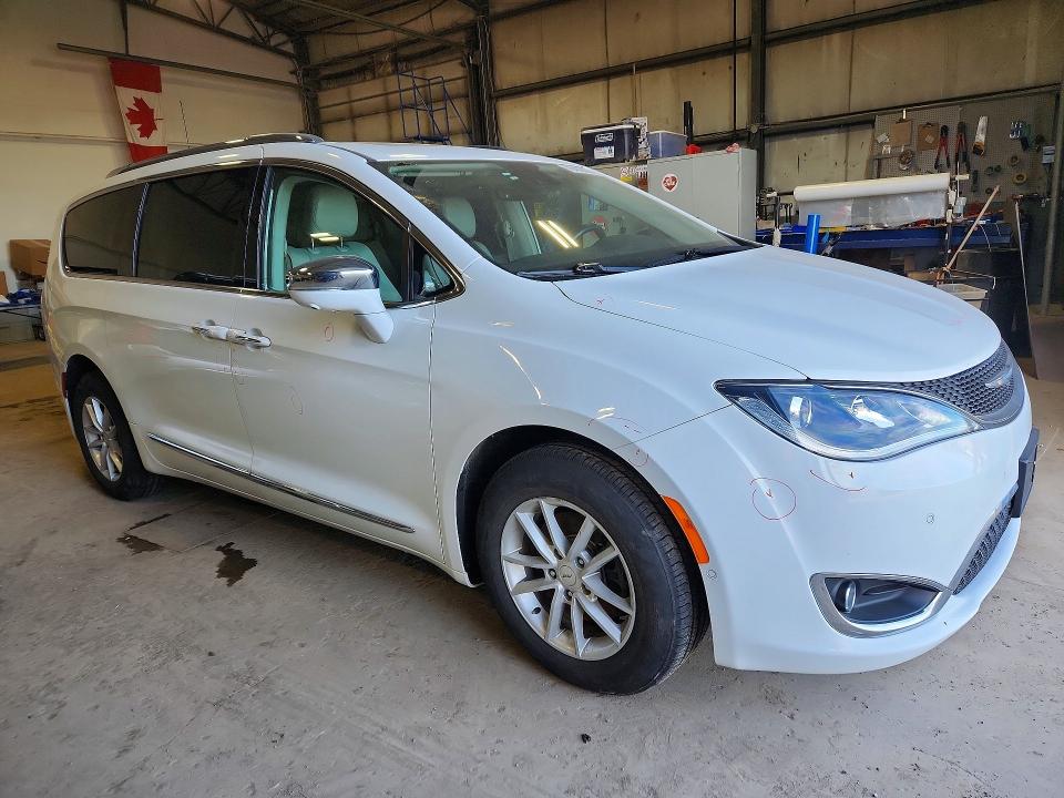 2017 Chrysler Pacifica მანქანა იყიდება აუქციონზე, vin: 2C4RC1GG5HR551260, აუქციონის ნომერი: 76432565