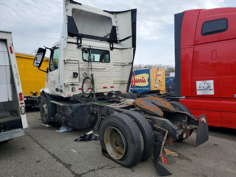 45651186 :رقم المزاد ، 4V4W19EGXNN285547 vin ، 2022 Volvo Vnr مزاد بيع