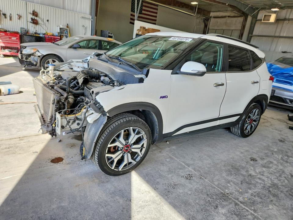 46704076 :رقم المزاد ، KNDETCA26P7358123 vin ، 2023 Kia Seltos مزاد بيع