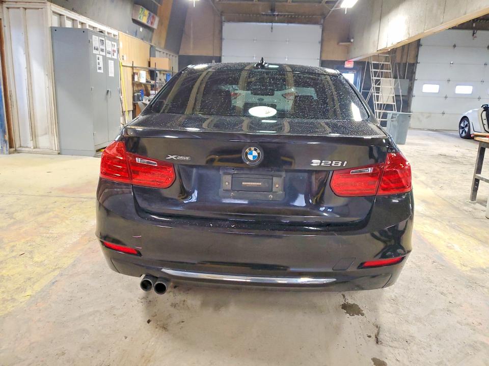 2014 Bmw 328 მანქანა იყიდება აუქციონზე, vin: WBA3B5G54ENS07827, აუქციონის ნომერი: 45918776