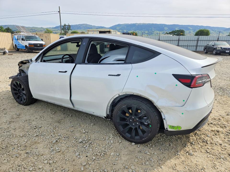 47912826 :رقم المزاد ، 7SAYGDEE2PF676488 vin ، 2023 Tesla Y مزاد بيع
